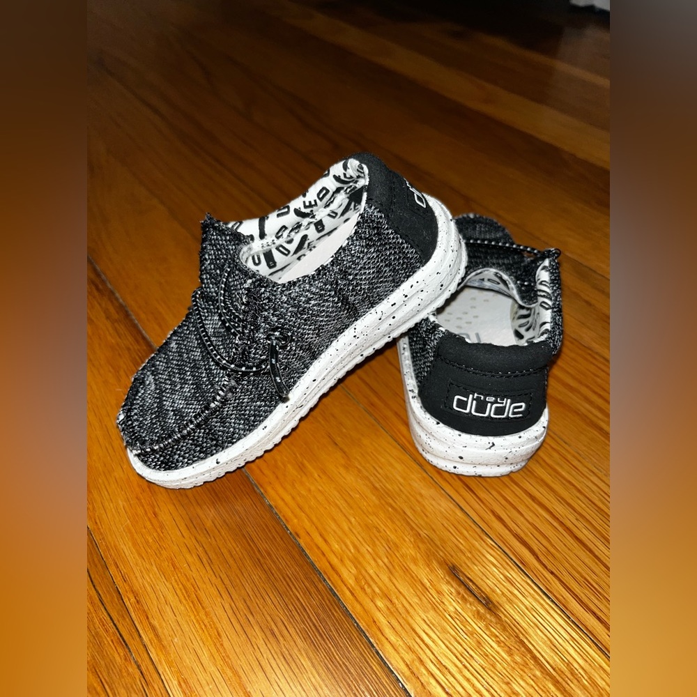 Hey Dudes Wally Sox Skater Shoes Size 6K